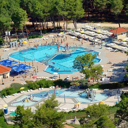 Ferienhaus Holiday Zaton Holiday Resort.42 *